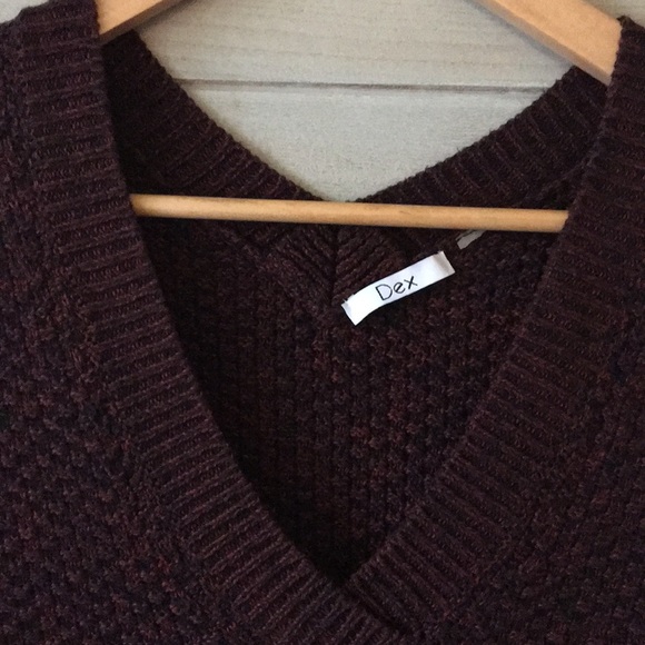 Dex burgundy double v neck scalloped hem - Picture 2 of 6